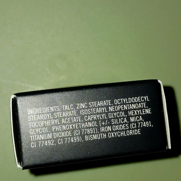 MAC Omega Matte Eyeshadow - Picture 5 of 10